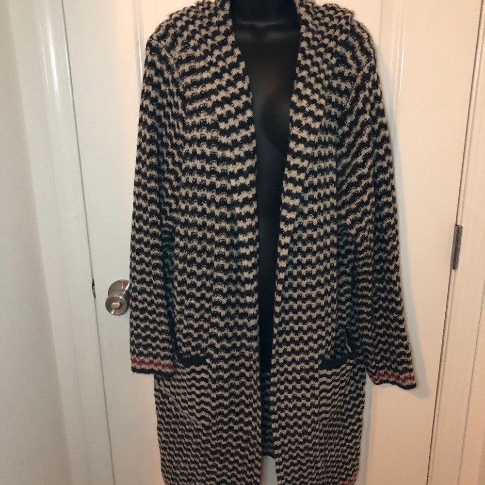Long sweater with a hood.